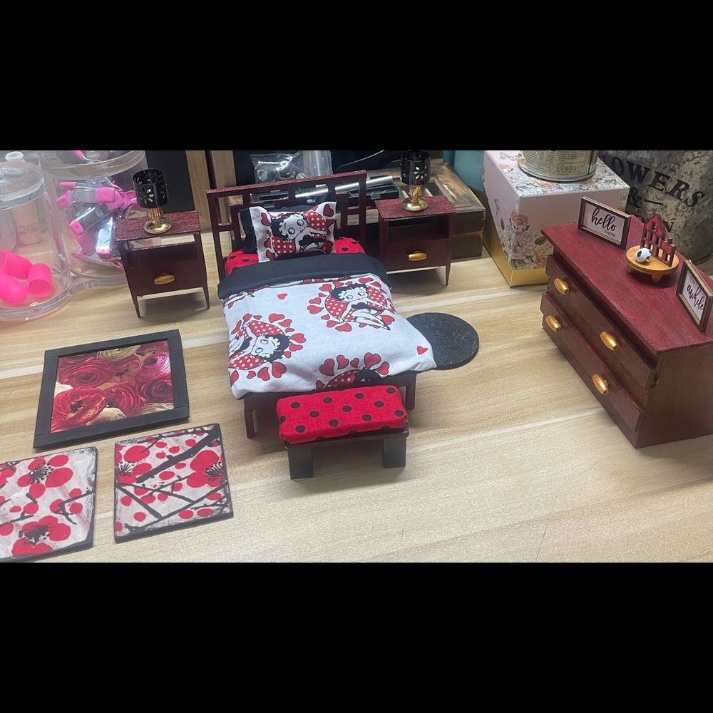 Dollhouse furniture